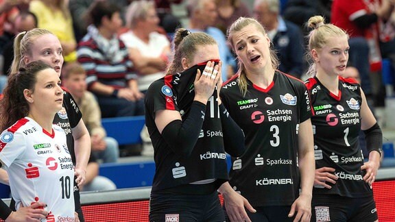 Dresdner Spielerinnen nach dem Play-off Aus gegen Potsdam im Halbfinale