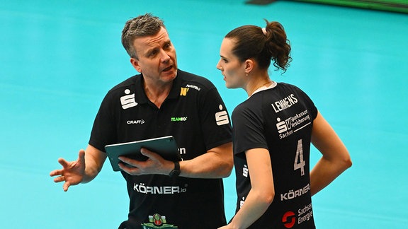 v.l.: Trainer Alexander Waibl mit Nathalie Lemmens