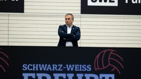 Schwarz-Weiss Erfurt vs. VC Wiesbadent Erfurt 04.11.2023: Michael Panse Praesident, Schwarz-Weiss Erfurt