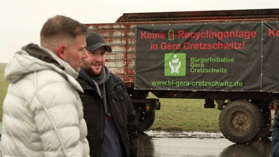 Bürger protestieren gegen Recyclinganlage.