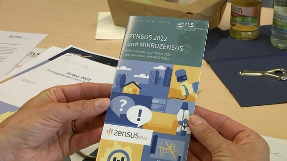 Broschüre mit dem Titel "Zensus 2022 und Mikrozensus"