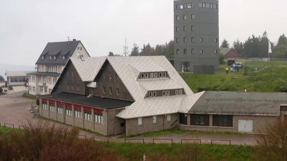 Mehrere Gebäude auf dem Großen Inselsberg
