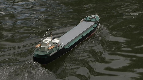 Modellschiff auf dem Wasser