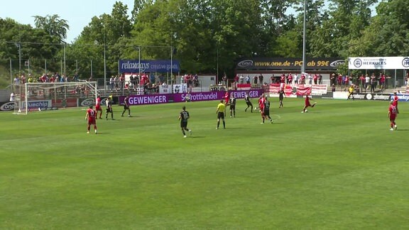Szene aus dem Spiel "ZFC Meuselwitz - Greifswalder FC"