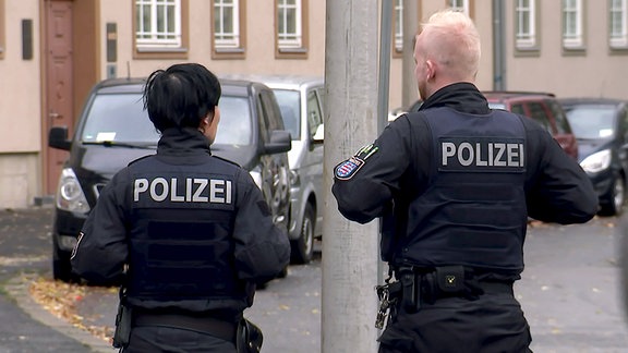 Polizisten vor der Synagoge Erfurt