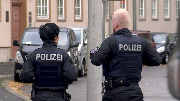 Polizisten vor der Synagoge Erfurt