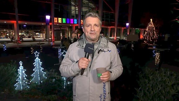 Reporter  Christian Müller auf der erleuchteten EGA uiun Erfurt
