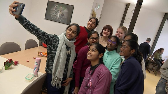 Schülerinnen aus Kombatjor im Süden Indiens am Erfurter Königin-Luise-Gymnasium