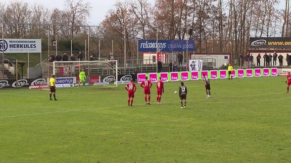 Szene aus dem Spiel "ZFC Meuselwitz - Greifswalder FC"