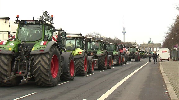Traktoren auf einer Straße