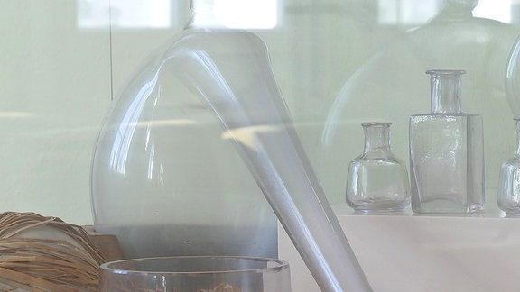 Glasbehälter im Gehlberger Glasmuseum  