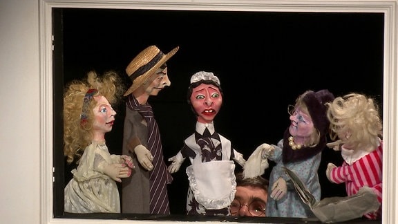 Ein Krimi von Agatha Christie als Puppenspiel im Theater Meiningen