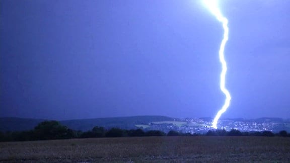 Blitz über Landschaft 