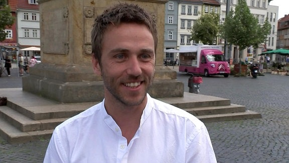 Thomas Hübner alias Clueso auf dem Erfurter Domplatz