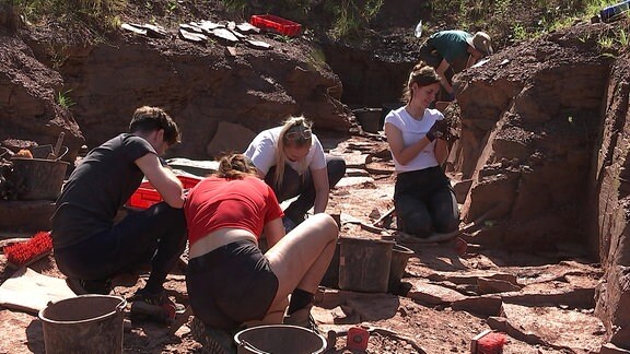 Archäologen bei Ausgrabungen