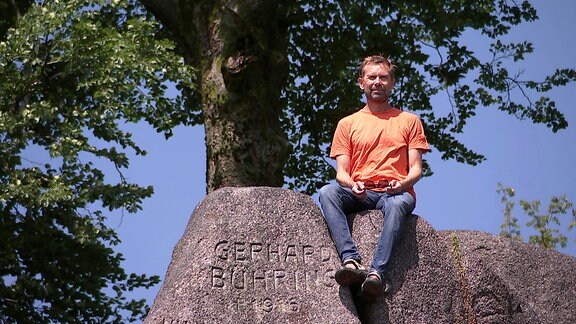 Jens Roder auf Stein 