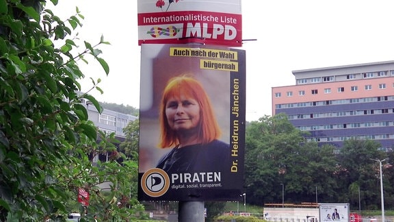 Wahlplakate der Piraten und der MLPD