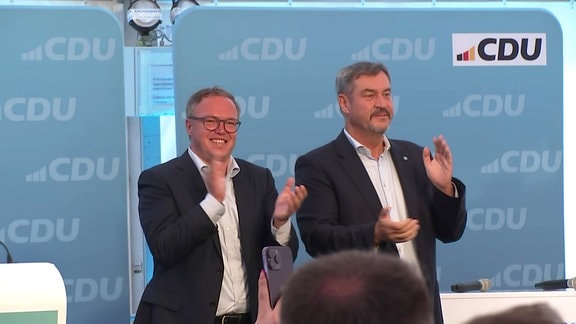 Mario Voigt und Markus Söder auf einer Wahlkampfbühne