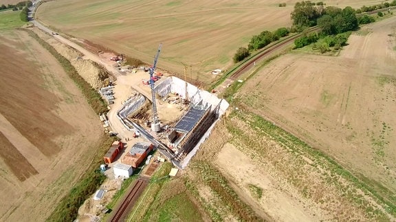 Baustelle am Bahnübergang in Hohenebra