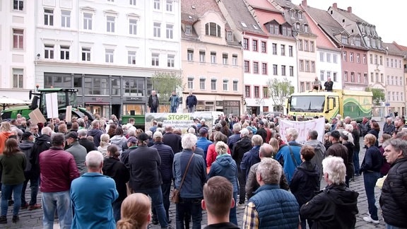 Menschen auf einem Platz