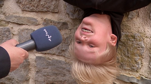 Kind beim Parkour-Training 