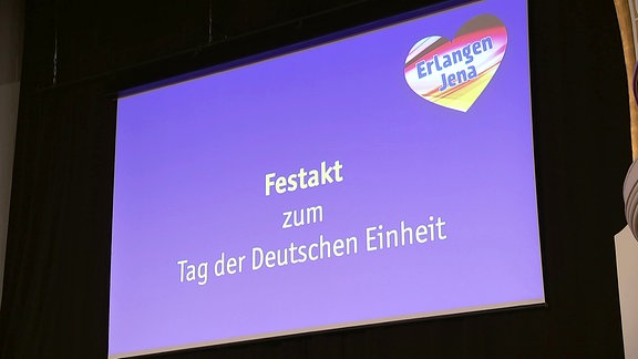 Projektion Festakt von Jena und Erlangen zum Tag der der Einheit