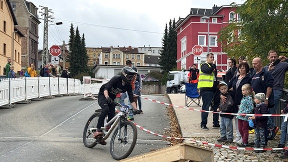 Biker beim Downhill