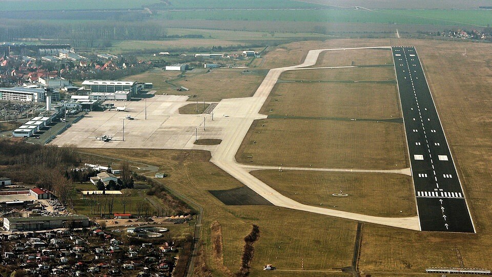 Flughafen ErfurtWeimar reagiert mit Umbenennung auf
