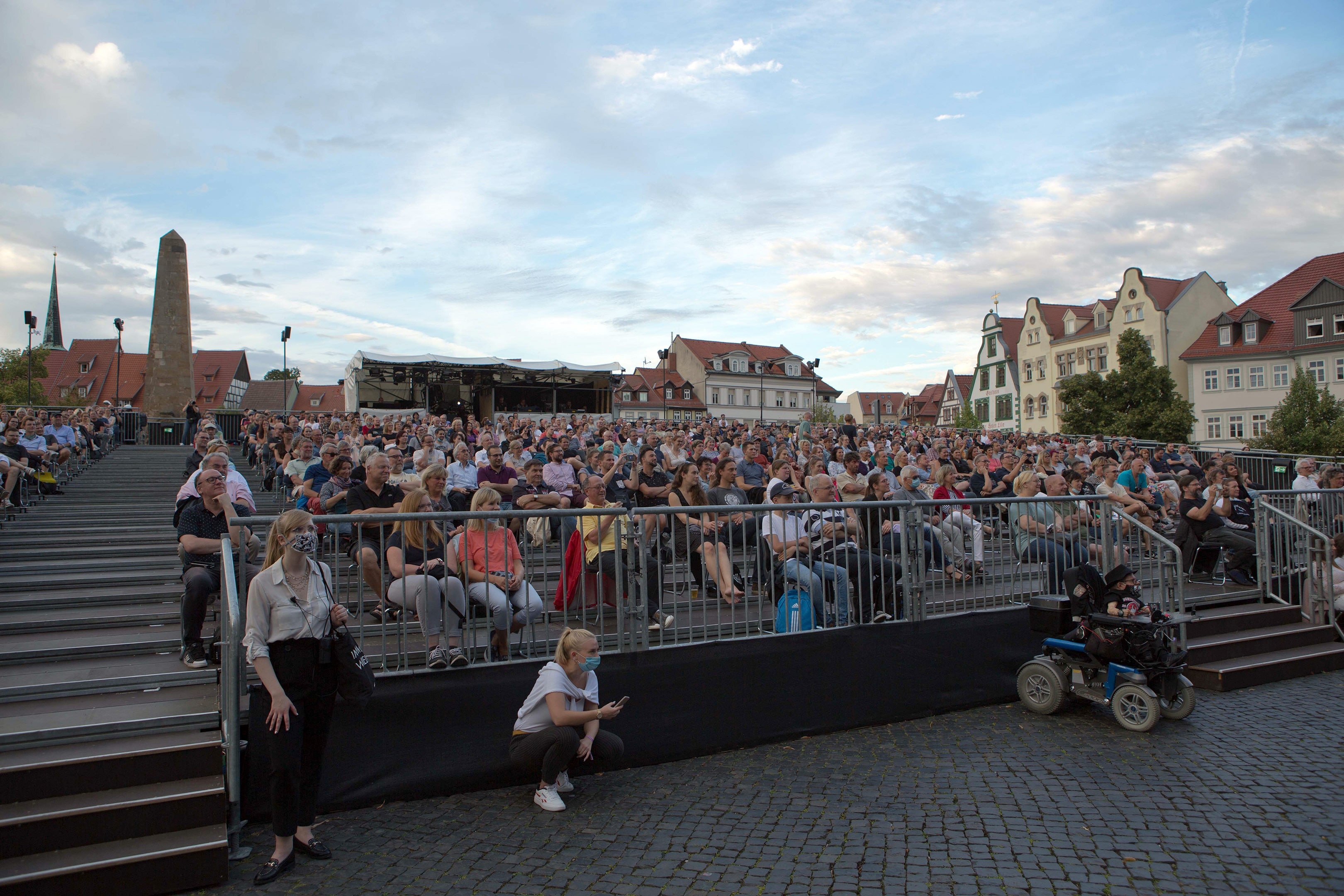 Helge Schneider begeistert auf dem Erfurter Domplatz  MDR.DE