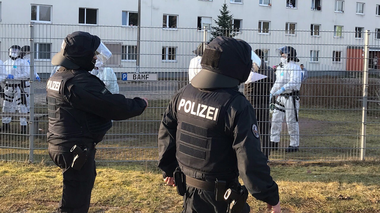 Polizei Holt Storer Aus Fluchtlingsunterkunft In Suhl Mdr De