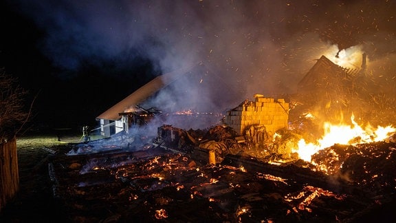 Wartburgkreis Wohnhaus Und Scheunen Gehen In Flammen Auf Mdr De