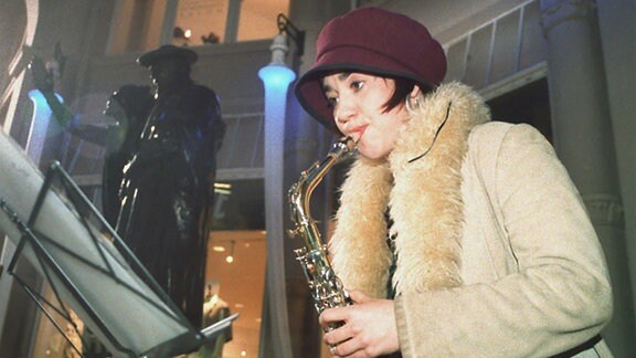 Bianca (Anja Franke) spielt in der Mädlerpassage.