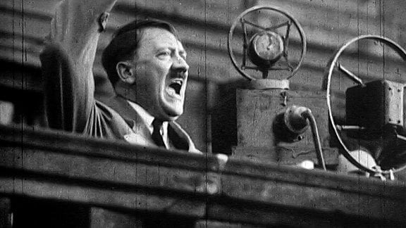Adolf Hitler bei seiner Rede 