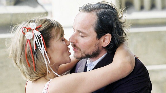 Hochzeitsglocken und ein glückliches Paar: Leni heiratet Hagen Frey