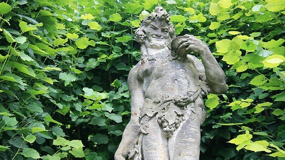Dornburger Schlösser - Dionysos-Statue im Rokoko-Schlossgarten