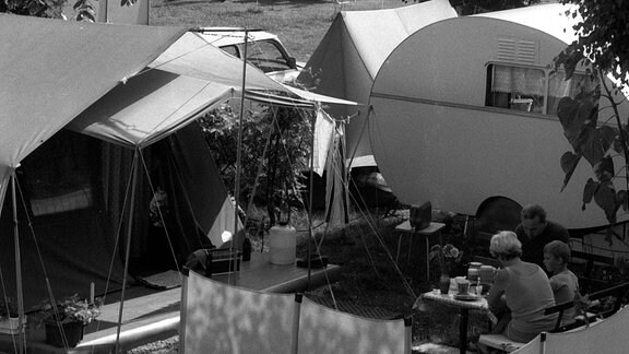 Campingurlauber auf dem Zeltplatz in Radeburg 1986