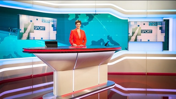 Moderatorin Mo Krüger im neuen Studio von "MDR aktuell"