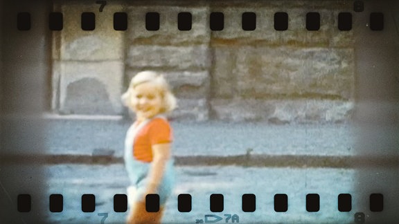8mm Aufnahme von einem spielenden Kind