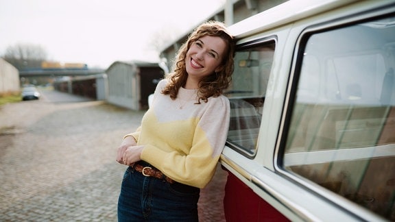 MDR-Autorin Madelaine Meier macht mit einem alten VW-Bulli eine Retro-Reise durch Mitteldeutschland.