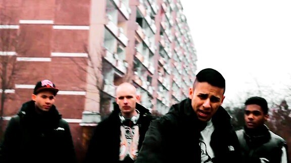 Im Video „Grünauer Blocks“ rappt Padshah über seine Jugend in Grünau.