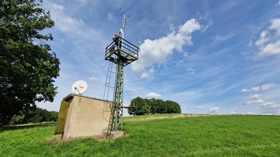 Kurz vor der Wende baute das Dorf eine gemeinsame Antennenanlage. Seit nunmehr 13 Jahren versorgt das Fernsehkabel die etwa 90 Häuser auch mit Internet.