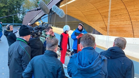 Nach 32 Monaten Bauzeit richten sich zur Eröffnung der Rodelbahn alle Augen auf den Nachwuchs.