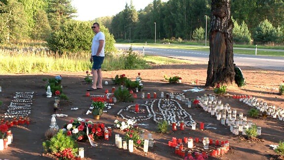 Kerzen beim Platz des ehemaligen Panzerdenkmals