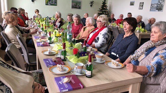 Einmal im Monat treffen sich die Senioren aus Pehritzsch und Wöllmen zum Schwatzen bei Kaffee und Kuchen im Rentner-Club.