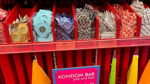 Pick and fick - große Auswahl an Kondomen im Gorgeous Berlin.