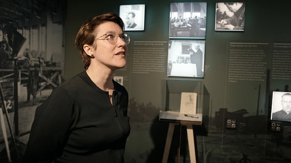 Rosanne Hertzberger in der Gedenkstätte Westerbork (Niederlande).