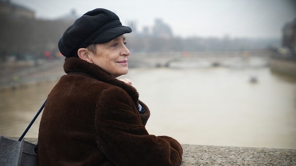 Katharina Thalbach auf der Seine-Brücke