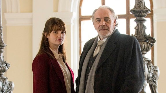 Ein ungleiches Gespann: der skandalumwitterte Thomas Borchert (Christian Kohlund) und die idealistische Dominique Kuster (Ina Paule Klink).