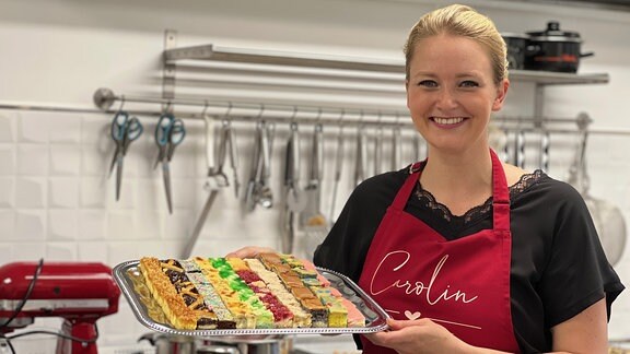 Carolin Bock aus Niederzimmern und ihre Backleidenschaft: Gerade hat sie etliche Kuchen für die Schuleinführung gebacken.