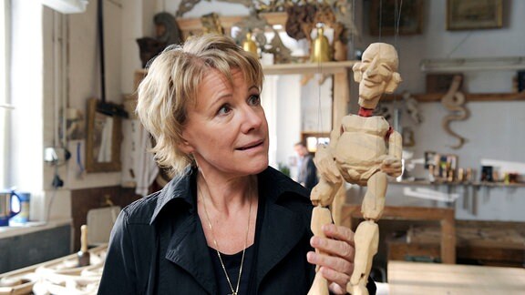 Mit kuriosem Trödel kennt die Antiquitätenhändlerin Andrea (Mariele Millowitsch) sich bestens aus.